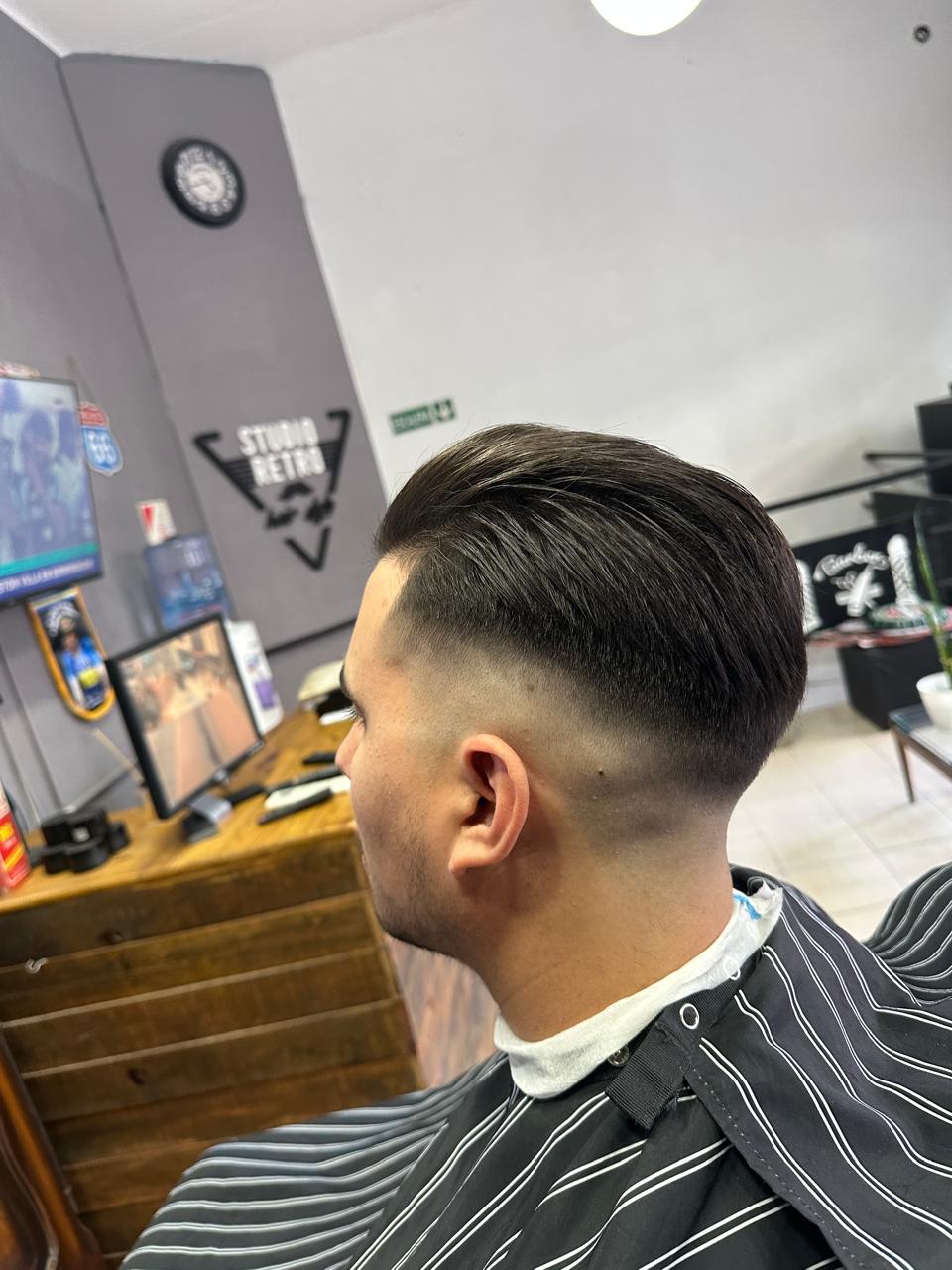 Barbero trabajando